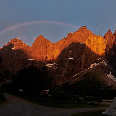 Trollveggen Camping 翁达尔斯内斯 外观 照片