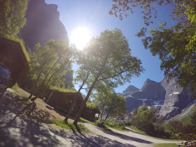 Trollveggen Camping 翁达尔斯内斯 外观 照片