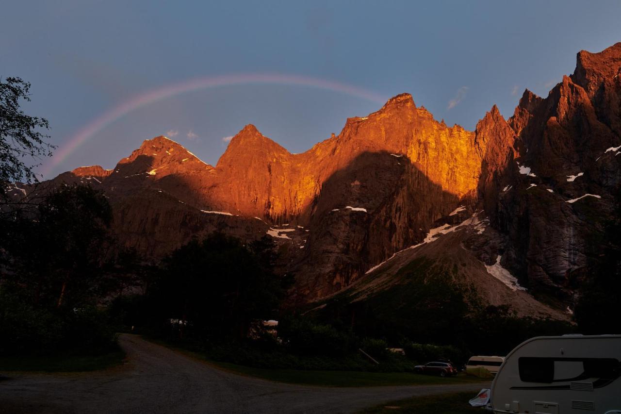 Trollveggen Camping 翁达尔斯内斯 外观 照片